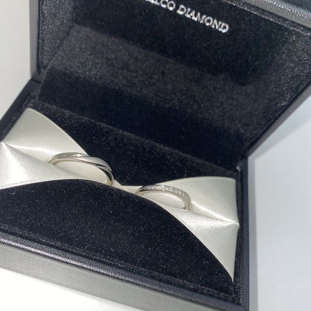 【エクセルコダイヤモンド(EXELCO DIAMOND)の口コミ】 婚約指輪と同じブランドで揃えたいと思い、
こちらで購入させて頂きました…
