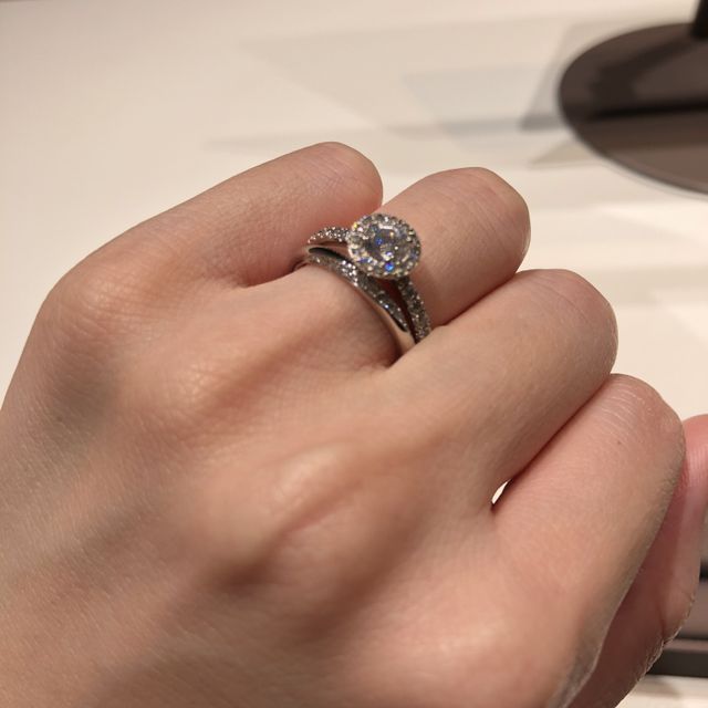 【アイプリモ(I-PRIMO)の口コミ】 旦那さんがこの指輪のデザインがかなり気に入ったようで、こちらの指輪に…