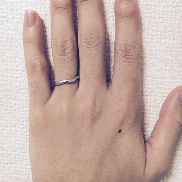 【4℃ BRIDAL(ヨンドシーブライダル)の口コミ】 2人とも気に入ったデザインだったので決めました！
奥さんがシンデレラ好…