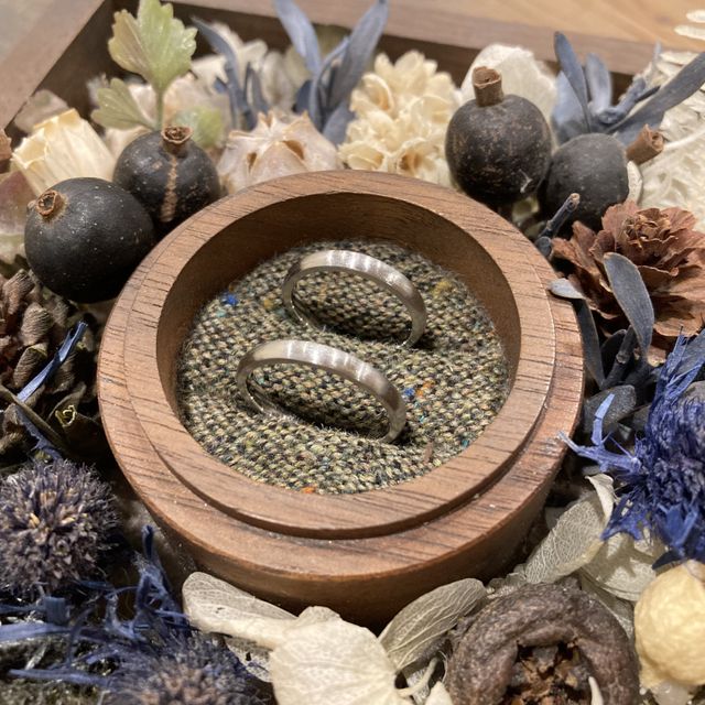 【鎌倉彫金工房の口コミ】 夫婦共に温泉が好きなので、素材は変色しにくいプラチナ一択でした。また…