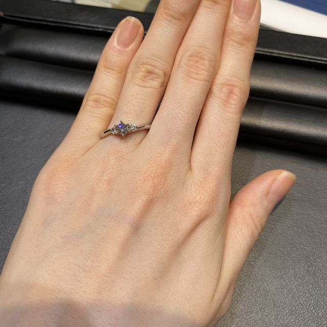 【ラザール ダイヤモンド(LAZARE DIAMOND)の口コミ】 指のサイズがとても細いため、ブランドが限られていたことと、ダイヤモン…