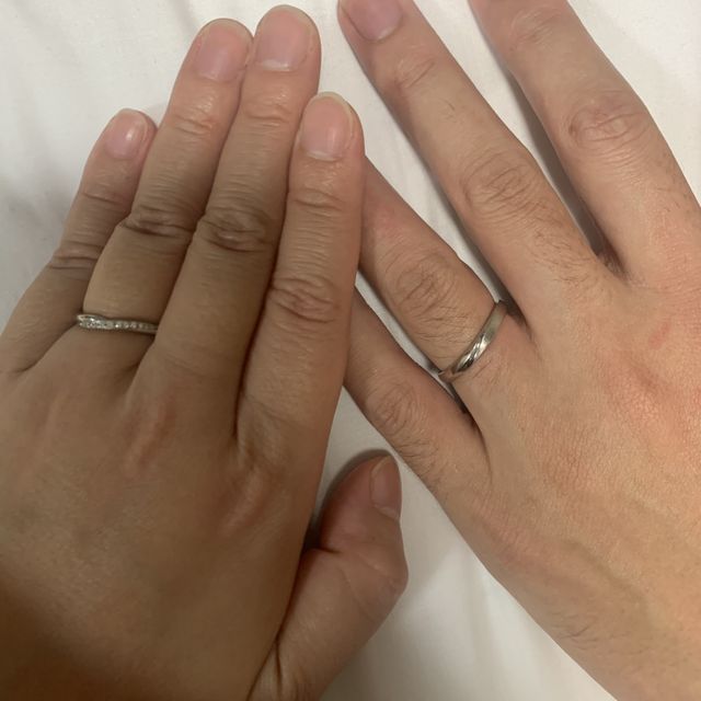 【銀座ダイヤモンドシライシの口コミ】 ペアリングではないですが、それぞれウェーブのタイプで気に入ったものを…