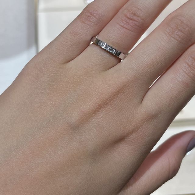 【カルティエ(Cartier)の口コミ】 日常生活でも使えるシンプルさに、正面のダイヤの華やかさが加わって年を…