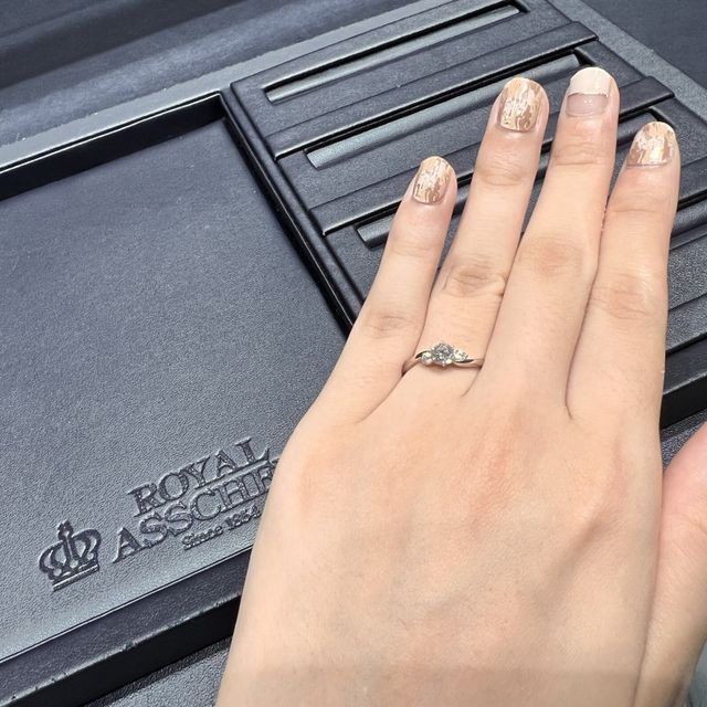 【ROYAL ASSCHER(ロイヤル・アッシャー)の口コミ】 元々オランダが好きなため、憧れのブランドでした。
実際に見てみるとデザ…