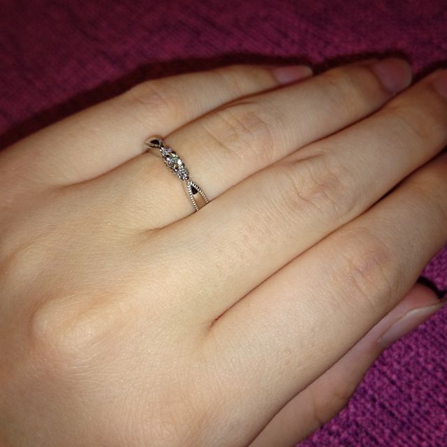 【エクセルコダイヤモンド(EXELCO DIAMOND)の口コミ】 婚約指輪をエリザベートにしたので、セットリングのこちらの結婚指輪を選…