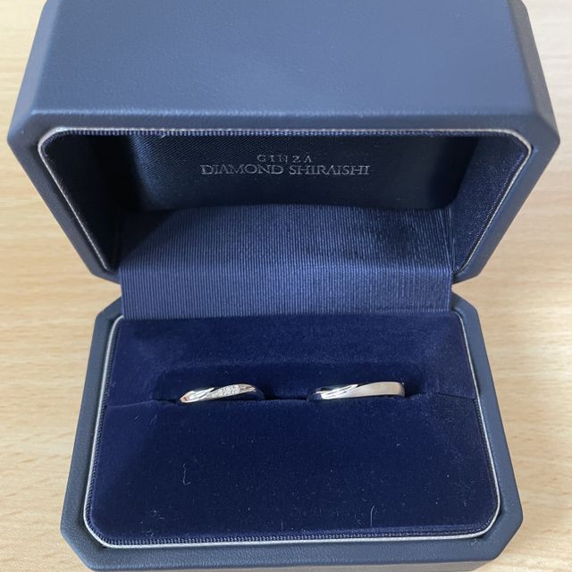 【銀座ダイヤモンドシライシの口コミ】 好みのデザインや要望を伝えて、スタッフの方がいくつか指輪を持ってきて…