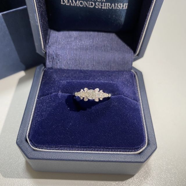 【銀座ダイヤモンドシライシの口コミ】 指輪のデザインについて
ダイヤモンドグラスを購入しました。他社ではあま…