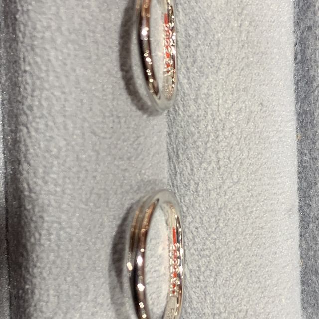 【ケイウノ ブライダル(K.UNO BRIDAL)の口コミ】 内側の刻印のデザインをデザイナーさんと担当さんが私たち2人のエピソード…