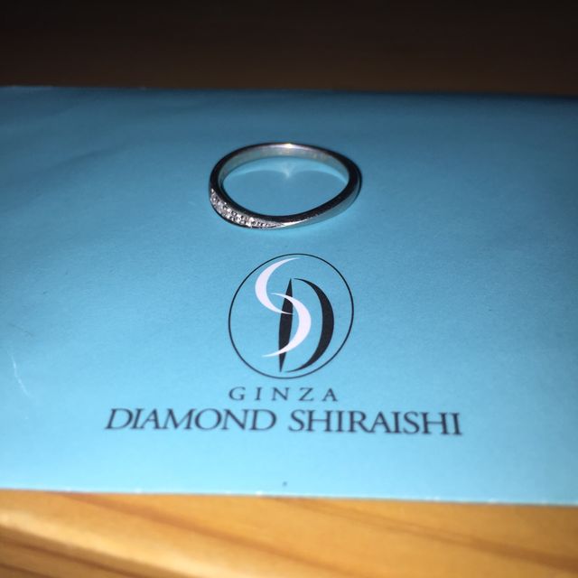 【銀座ダイヤモンドシライシの口コミ】 リング自体がまっすぐでないものを探していて、自分の指につけた感じ一番…