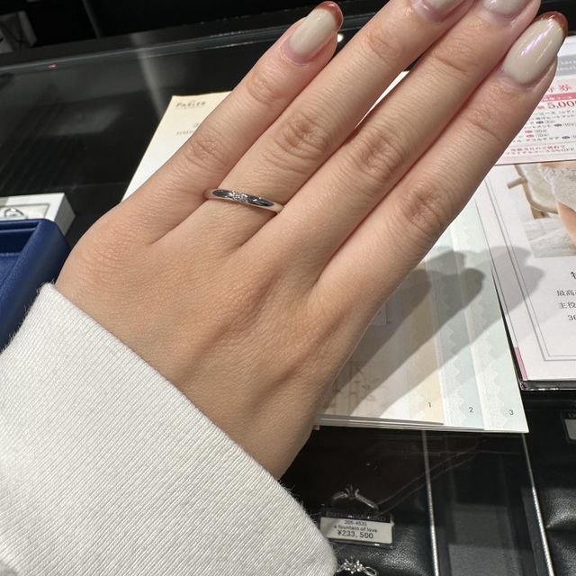 【銀座ダイヤモンドシライシの口コミ】 どこのお店でもあるようなシンプルなデザインを探していたが、お店に行っ…