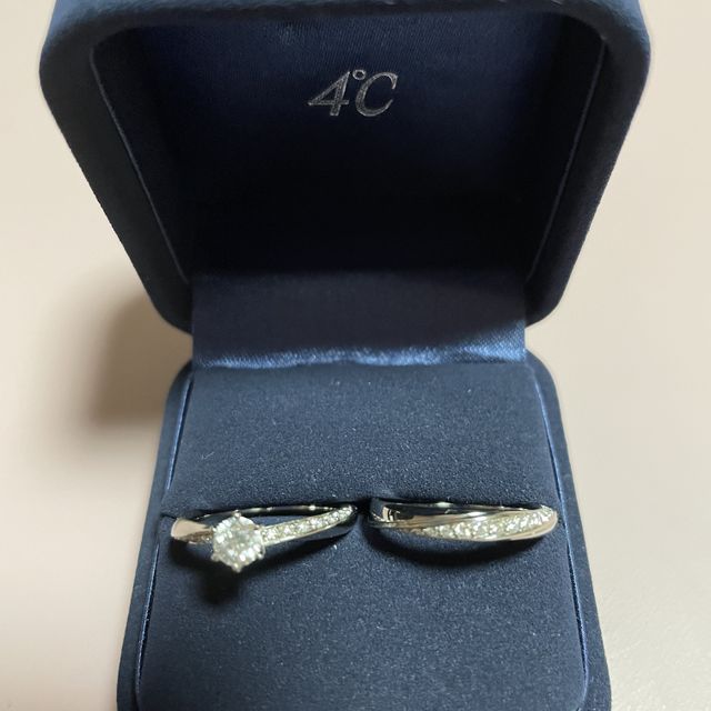 【4℃ BRIDAL(ヨンドシーブライダル)の口コミ】 まず、デザインがめちゃくちゃ良かったです。いろんな指輪を試着させてい…