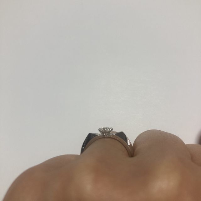 【ショーメ(CHAUMET)の口コミ】 新作かつ日本先行販売のデザインであり、人と被りにくいと思ったこと
シャ…