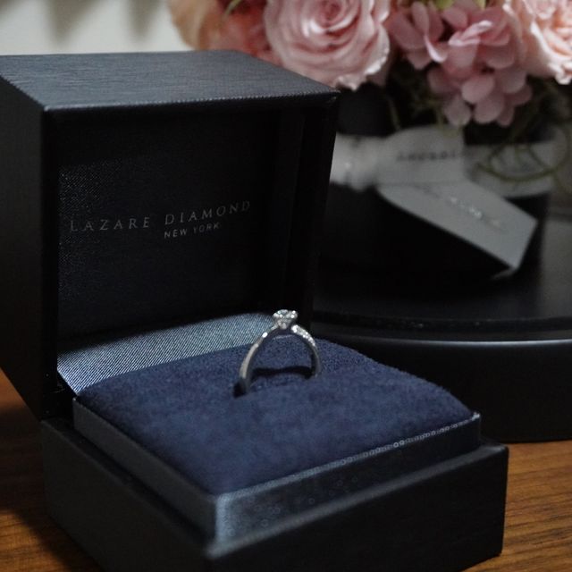 【ラザール ダイヤモンド(LAZARE DIAMOND)の口コミ】 虹色の光を放つダイヤモンドに一目惚れし、予定よりも大きめの0.3ctにしま…
