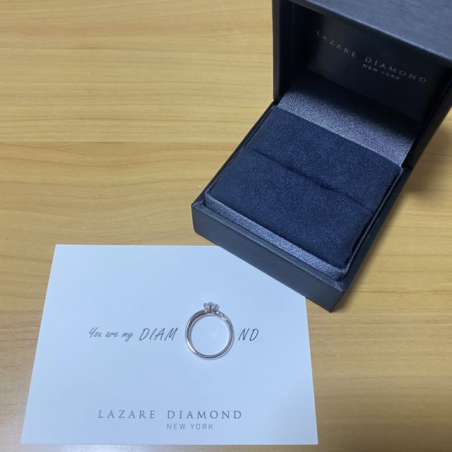 【ラザール ダイヤモンド(LAZARE DIAMOND)の口コミ】 虹色の光を放つダイヤモンドに一目惚れし、予定よりも大きめの0.3ctにしま…