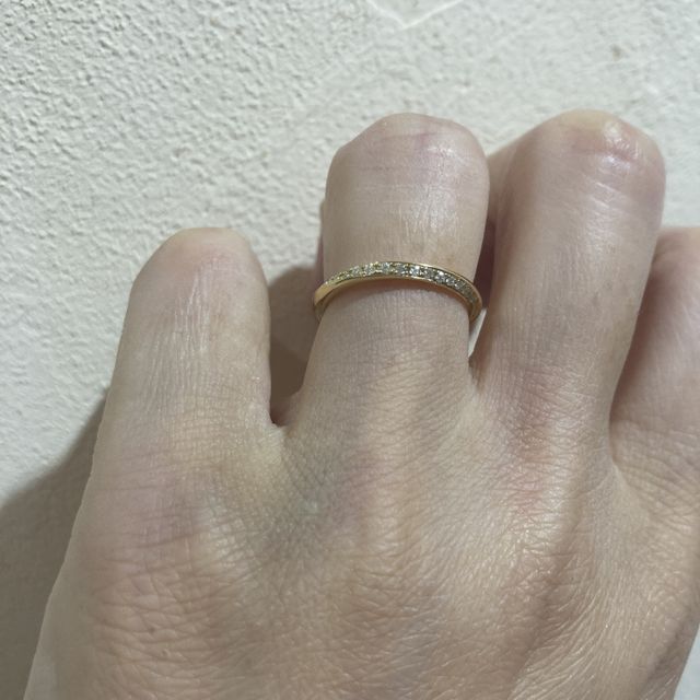 【銀座ダイヤモンドシライシの口コミ】 プラチナの結婚指輪は持っていたので、ゴールドの結婚指輪を探していまし…