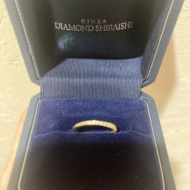 【銀座ダイヤモンドシライシの口コミ】 プラチナの結婚指輪は持っていたので、ゴールドの結婚指輪を探していまし…