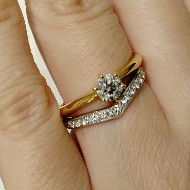 【4℃ BRIDAL(ヨンドシーブライダル)の口コミ】 イエローゴールドのソリティアが気になっていたので試着しました。他にも…