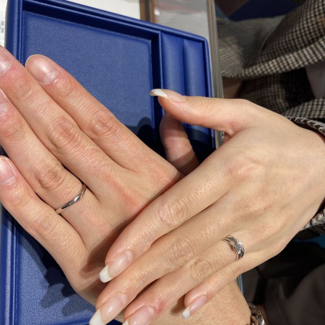 【銀座ダイヤモンドシライシの口コミ】 デザインは、普段から着用する為に、シンプルなウェーブ形が気に入り、素…