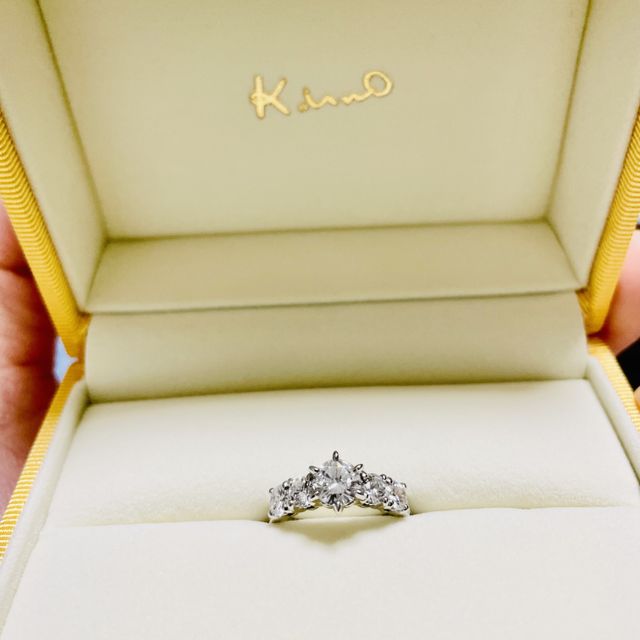 【ケイウノ ブライダル(K.UNO BRIDAL)の口コミ】 プラチナである程度頑丈である事。
内側に2人分の名前を入れる事。
ダイヤ…