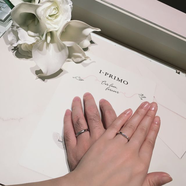 【アイプリモ(I-PRIMO)の口コミ】 夫はプラチナのキラッとしている感じが苦手だったのですが、指輪にマット…