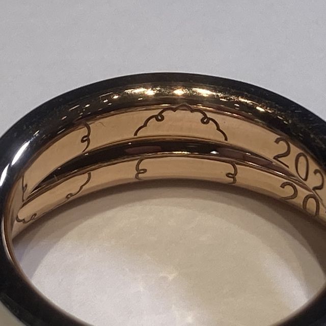 【TANZO.(鍛造指輪)の口コミ】 いろんな店舗で見たが似たようなデザインに2人共決められず悩んでいました…