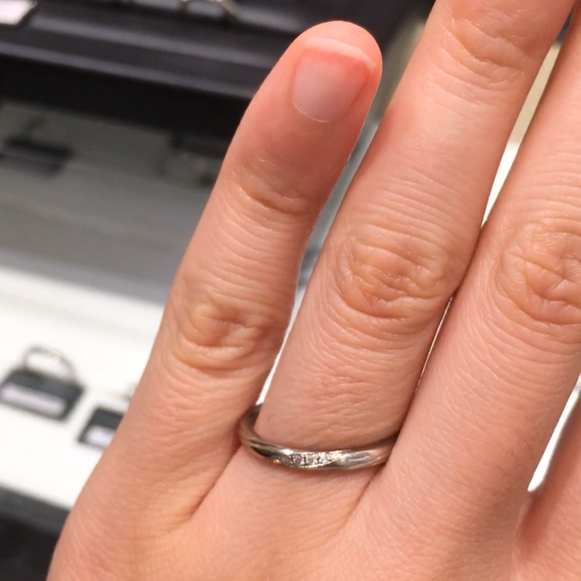 【ラザール ダイヤモンド(LAZARE DIAMOND)の口コミ】 プラチナ、鍛造リングです。天使の梯子をイメージしているらしく、リング…