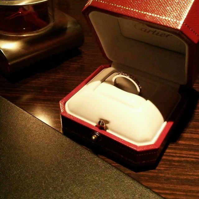 【カルティエ(Cartier)の口コミ】 年齢と予算から、小さなダイヤのたてつめタイプは周りに値踏みされそうな…