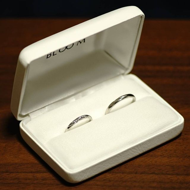 【BLOOM(ブルーム)の口コミ】 流れるような感じのデザインと小さい石がいくつかキラキラしているデザイ…