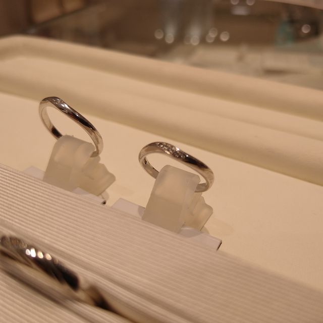 【BLOOM(ブルーム)の口コミ】 捻りがあるようなデザインが気になって試着しました。店員さん曰く指が細…