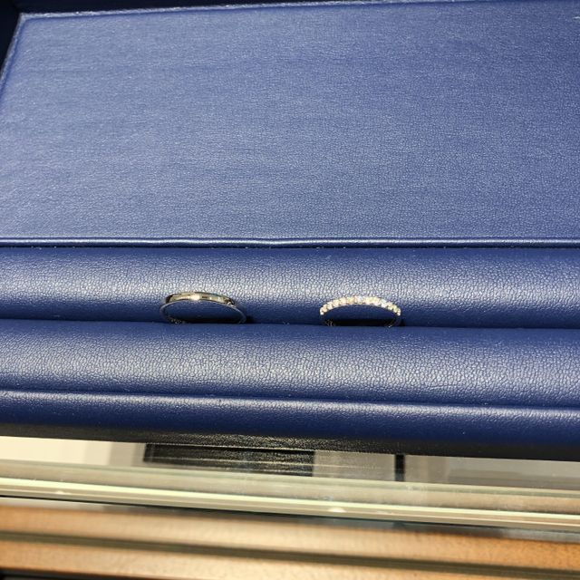 【銀座ダイヤモンドシライシの口コミ】 とにかくダイヤが綺麗です。
細身のストレートのエタニティタイプの指輪を…