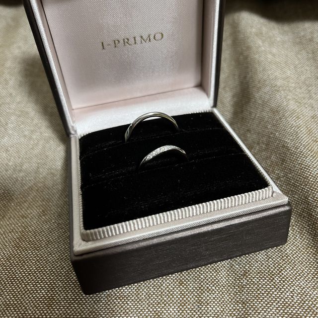 【アイプリモ(I-PRIMO)の口コミ】 まず、ダイヤの輝きが素晴らしく、目を引きます。そして、デザインは華や…