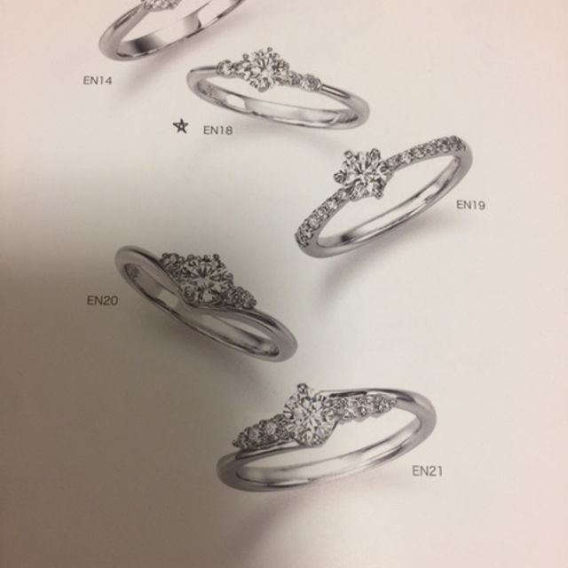 【モニッケンダム(MONNICKENDAM)の口コミ】 シンプルで重ねづけができて、全体は細めで高品質なダイヤが目立つものを…