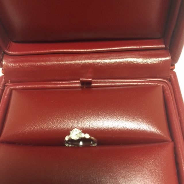 【モニッケンダム(MONNICKENDAM)の口コミ】 シンプルで重ねづけができて、全体は細めで高品質なダイヤが目立つものを…