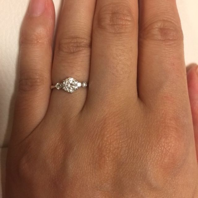 【モニッケンダム(MONNICKENDAM)の口コミ】 シンプルで重ねづけができて、全体は細めで高品質なダイヤが目立つものを…