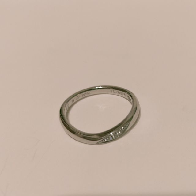 【銀座ダイヤモンドシライシの口コミ】 好みのシンプルで、大人っぽいデザインが沢山あったのでこちらで指輪を選…