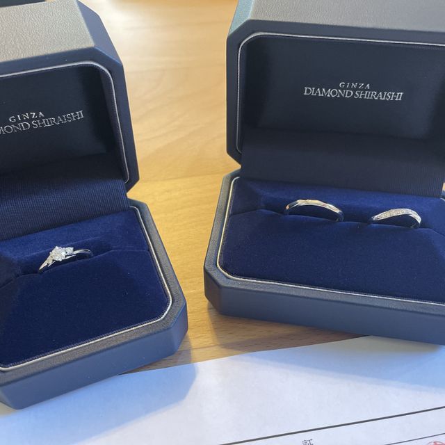 【銀座ダイヤモンドシライシの口コミ】 結婚指輪はワンポイントではなく、指全体がキラキラするデザインが良かっ…
