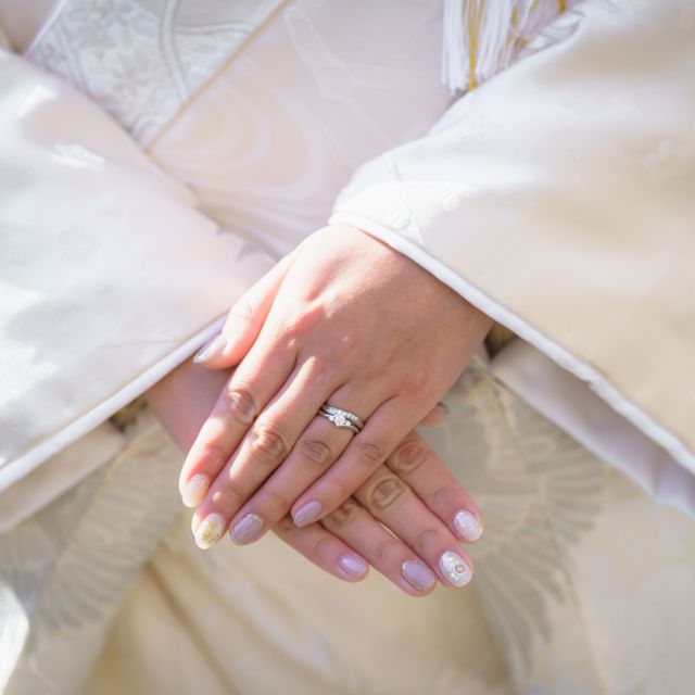 【銀座ダイヤモンドシライシの口コミ】 結婚指輪はワンポイントではなく、指全体がキラキラするデザインが良かっ…