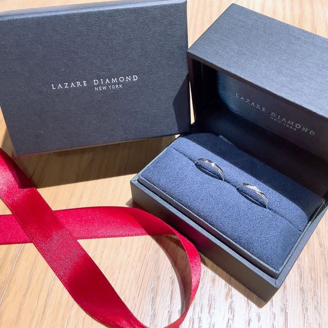 【ラザール ダイヤモンド(LAZARE DIAMOND)の口コミ】 婚約指輪をラザールダイヤモンドさんで購入しており、重ね付けも気になっ…