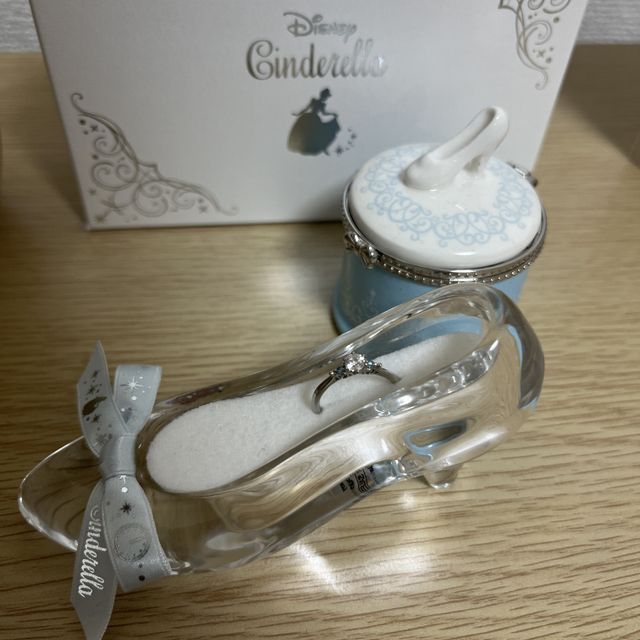 【Disney Cinderella(ディズニー シンデレラ)の口コミ】 横から見るとカボチャの馬車のデザインになっており、とても可愛くて惹か…