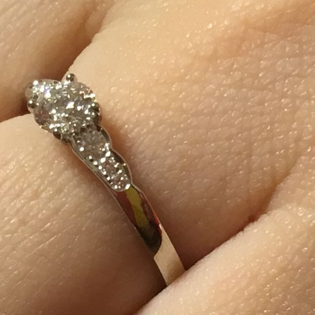 【俄(にわか)の口コミ】 エンゲージリングと、結婚指輪を合わせて着けるとデザインが映えるものを…