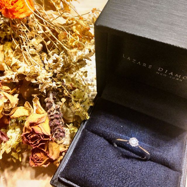 【ラザール ダイヤモンド(LAZARE DIAMOND)の口コミ】 シンプルな一石のものがよくて、色々なデザインを見ていました。見ている…