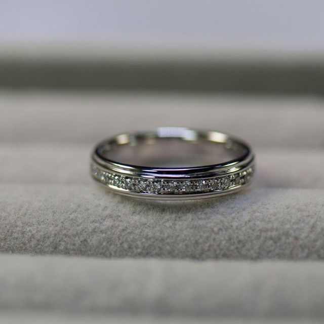 【4℃ BRIDAL(ヨンドシーブライダル)の口コミ】 指輪のデザインとしては、エタニティタイプを探していたので、写真のよう…