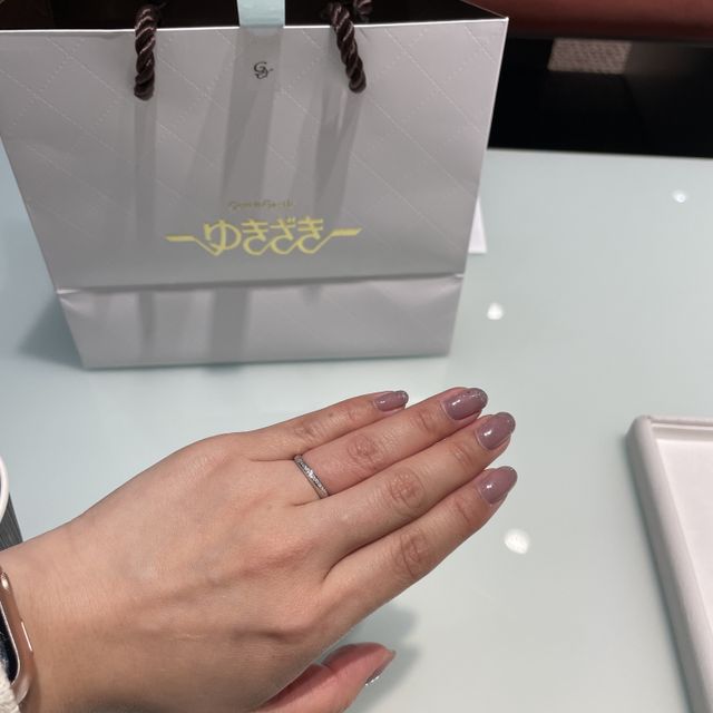 【YUKIZAKI BRIDAL(ユキザキブライダル)の口コミ】 手が小さかったので、細身のリングで石付きを探していました。
いろいろな…