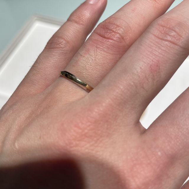 【YUKIZAKI BRIDAL(ユキザキブライダル)の口コミ】 シンプルではありますが、ゴールドと銀色が交差したデザインに惹かれシン…