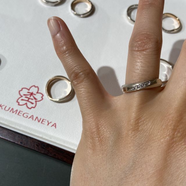 【杢目金屋(もくめがねや)の口コミ】 木目のデザインが特徴である指輪で、他社にはない個性を感じて惹かれまし…