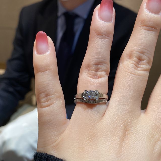 【カルティエ(Cartier)の口コミ】 王道のバレリーナを試着しました。
憧れのデザインでしたが、私は指が短く…