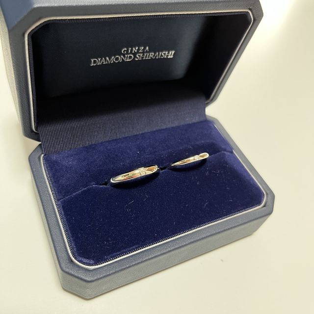【銀座ダイヤモンドシライシの口コミ】 ・シンプルで飽きの来ないデザインだったこと
・実際に試着してみて指を動…