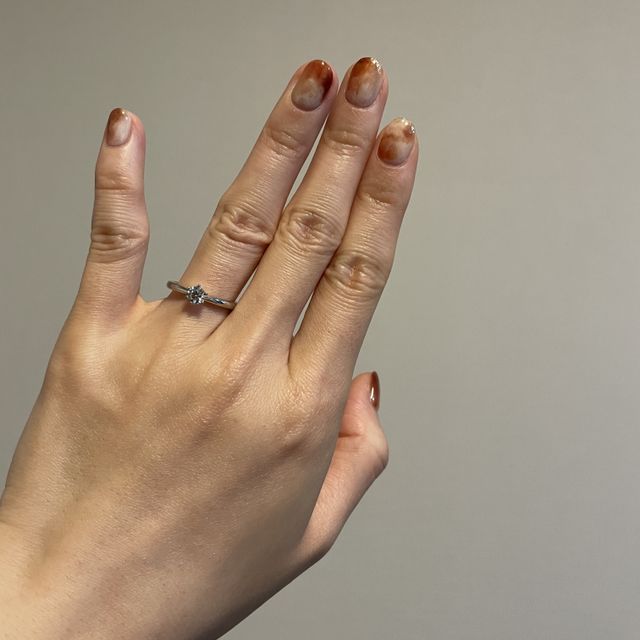 【アイプリモ(I-PRIMO)の口コミ】 婚約指輪の爪の部分の形が気に入る指輪がなくて悩んでいたのですが、こち…