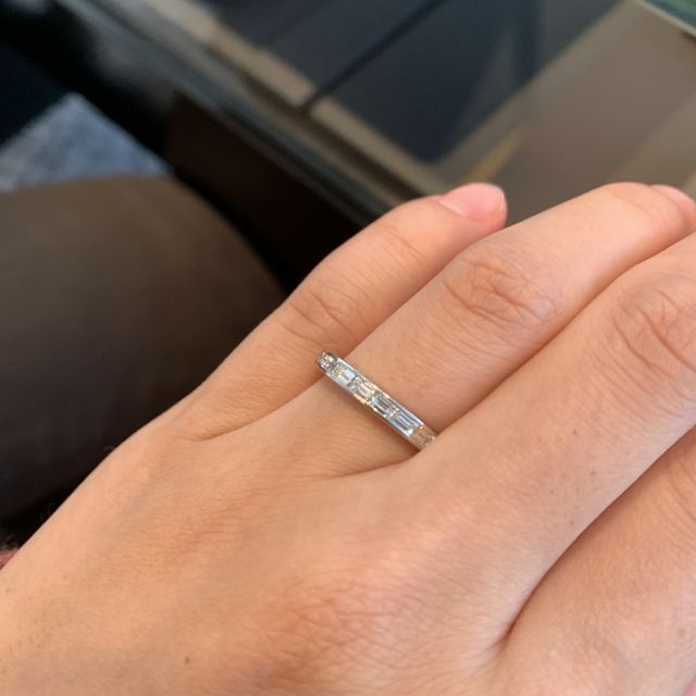 【エクセルコダイヤモンド(EXELCO DIAMOND)の口コミ】 デザインがとてもエレガントで素敵な点が気に入りました。
個人的に、四角…