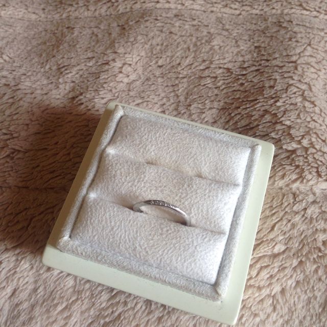 【LUCIE(ルシエ)の口コミ】 指が太く手全体がゴツゴツしているので、指輪は華奢なデザインで探してい…